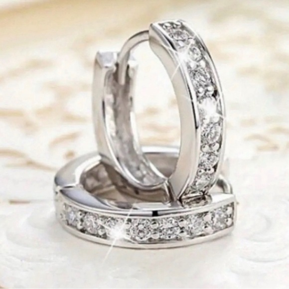 Elegant Silver Small Hoop Earrings Zirconia Stones New in a Black box Gift idea - Picture 3 of 8